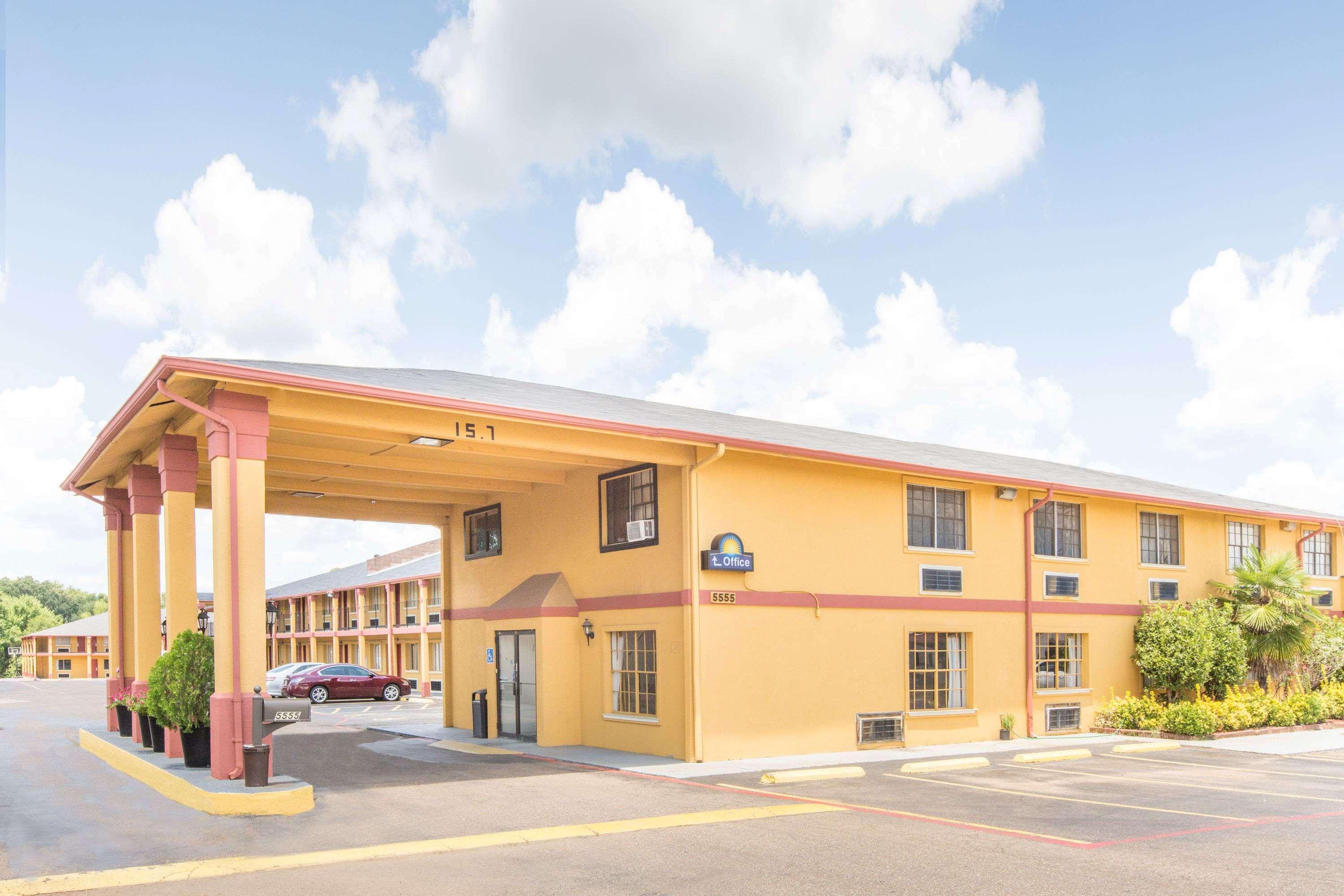 Days Inn & Suites By Wyndham מרשל מראה חיצוני תמונה