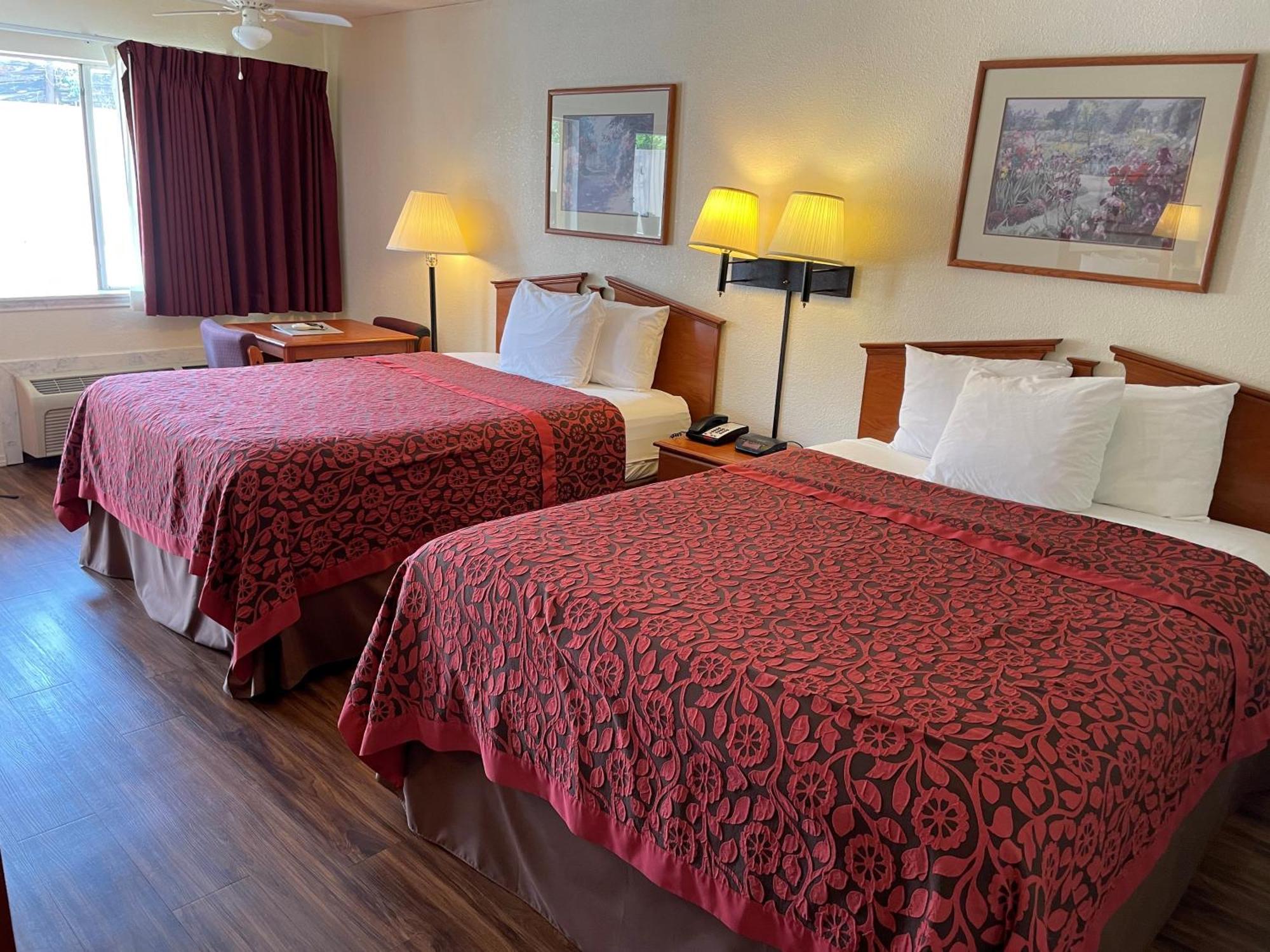 Days Inn & Suites By Wyndham מרשל מראה חיצוני תמונה
